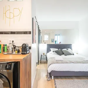 happy-days-eiffel-studio-terrasse-apartment.fr-paris.fr/